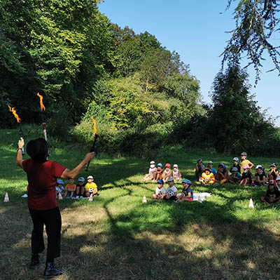 Spectacle de clown cirque jonglerie et équilibre pour tous vos évènements en Hautes Pyrénées (65),Gers (32), Landes (40) et Pyrénées-Atlantiques (64)