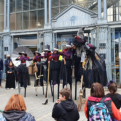 Parade et déambulation de sorcières pour vos festivités en Hautes Pyrénées (65), Gers (32), Landes (40) et Pyrénées-Atlantiques (64)