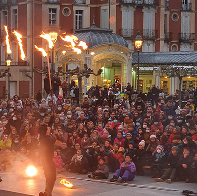 Spectacle de rue feu - Animations et spectacles de feu de pyrotechnies pour toutes vos évènements en Hautes Pyrénées (65), Gers (32), Landes (40) et Pyrénées-Atlantiques (64)